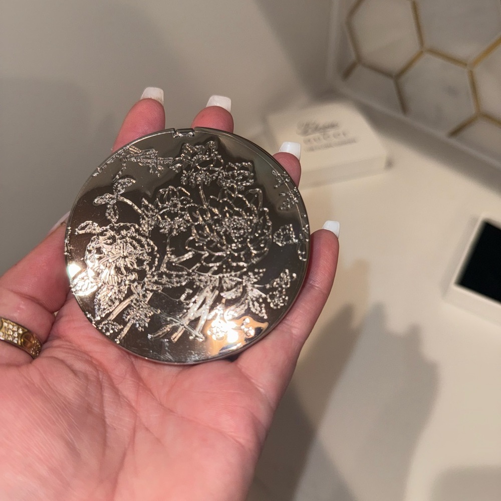 New Gucci Silver Flora Compact Mirror - Picture 10 of 12